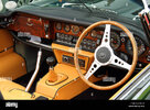 jaguar e type  v12 dashboard.jpg